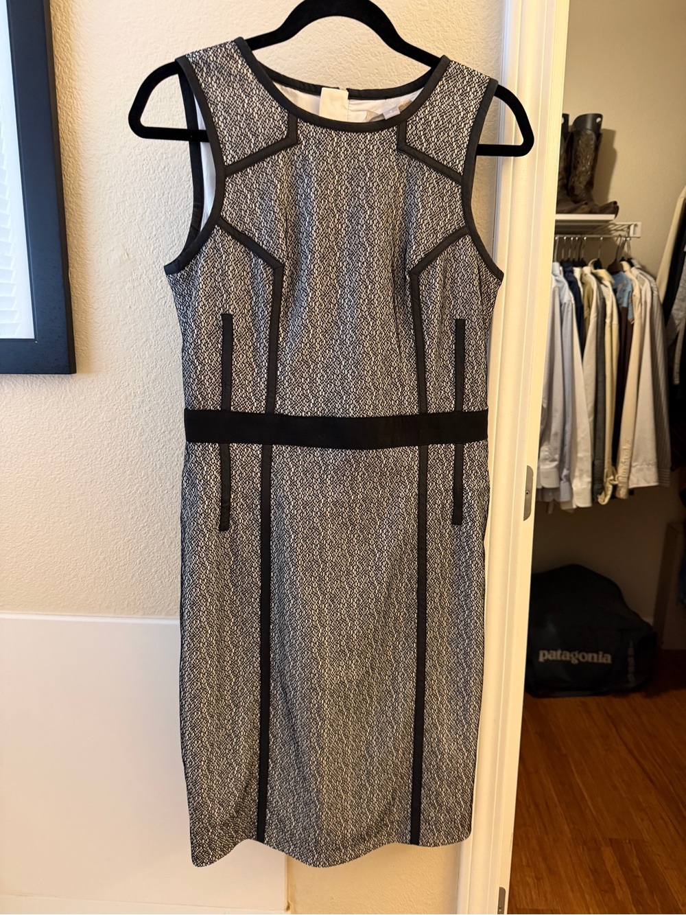 Banana Republic Black and White Patterned Sleeveless Sheath Dress